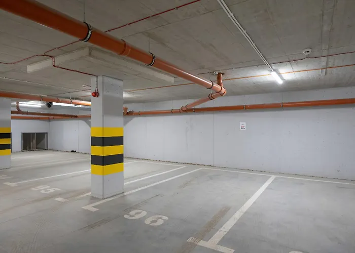 1-bedroom With Parking & Balcony By Renters Апартаменты