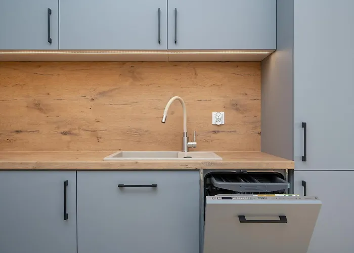 1-bedroom With Parking & Balcony By Renters Апартаменты