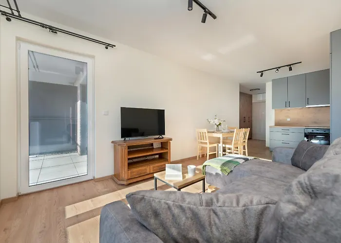 1-bedroom With Parking & Balcony By Renters Апартаменты Вроцлав