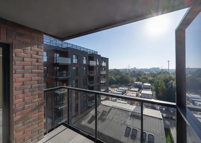 1-bedroom With Parking & Balcony By Renters Апартаменты Вроцлав