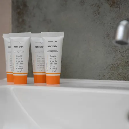 דירה 1-bedroom With Parking & Balcony By Renters *