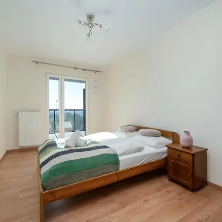 1-bedroom With Parking & Balcony By Renters דירה