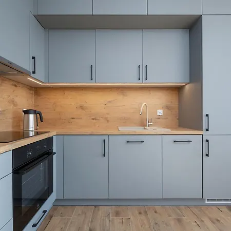 דירה 1-bedroom With Parking & Balcony By Renters *