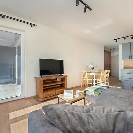 1-bedroom With Parking & Balcony By Renters Apartman Wrocław